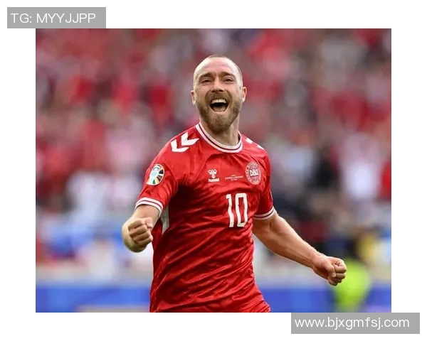 聚焦绿茵场模糊身影猜测神秘球星真容